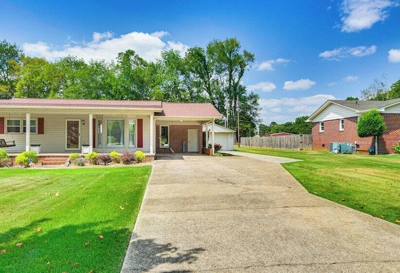 Florence Family Home W/ Dog Friendly Yard