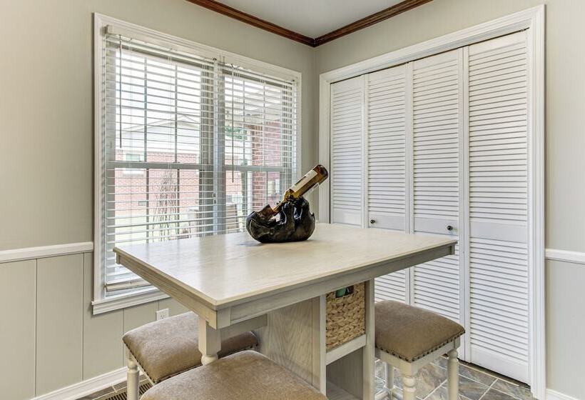 Florence Family Home W/ Dog Friendly Yard