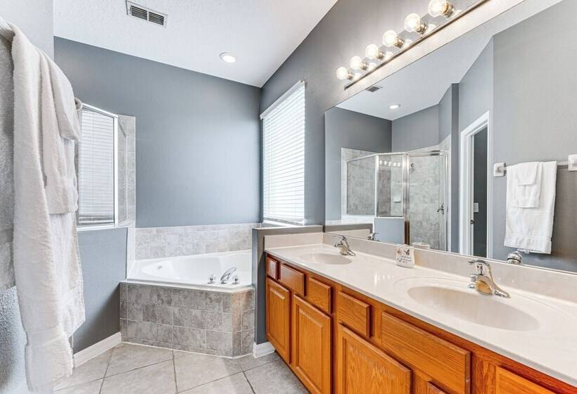 ~ 5 Mi To Disney World: Kissimmee Resort Home