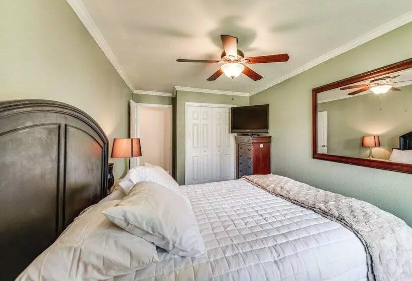 Luxe Lakefront Portsmouth Home: Fish, Swim & Play!