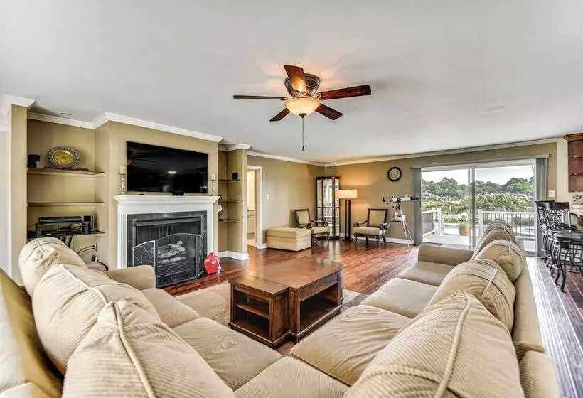 Luxe Lakefront Portsmouth Home: Fish, Swim & Play!