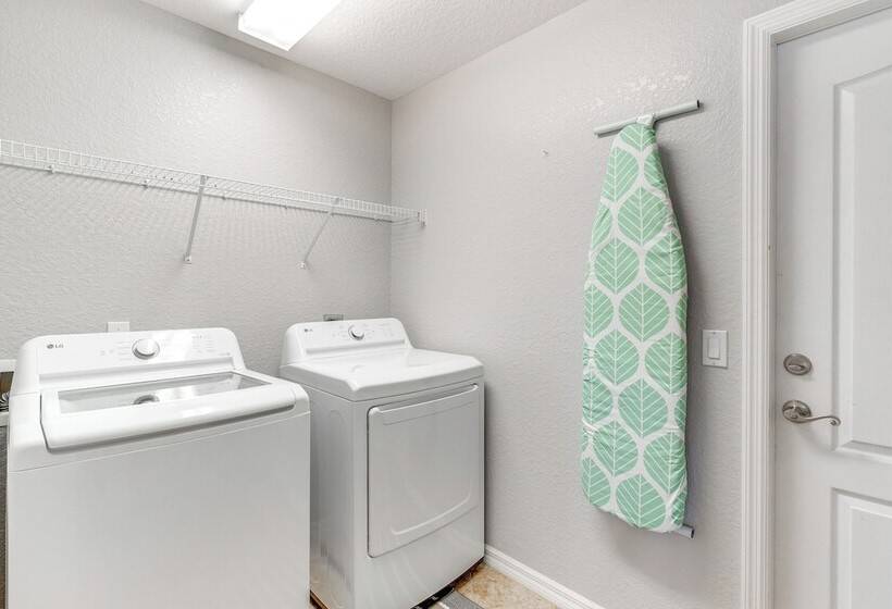 Port Charlotte Home: Heated Pool, Screened Lanai!