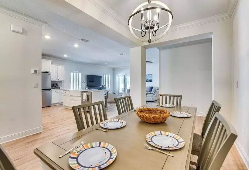 Santa Rosa Beach Home W/ Community Pool!