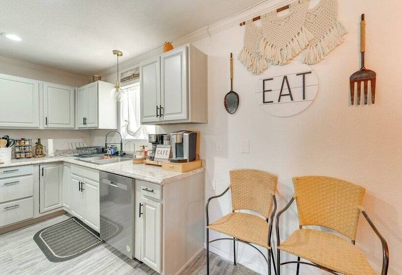 5 Mi To Airport: Bullhead City Villa W/ Mtn Views