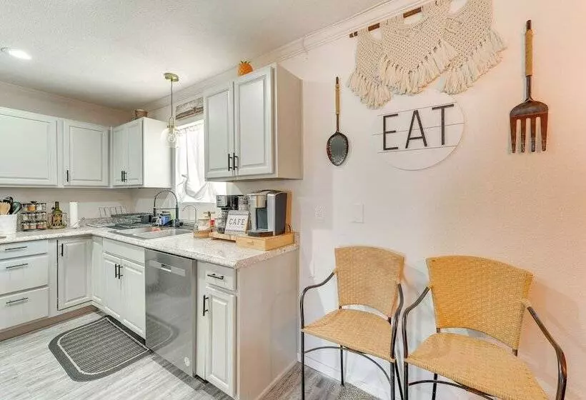 5 Mi To Airport: Bullhead City Villa W/ Mtn Views