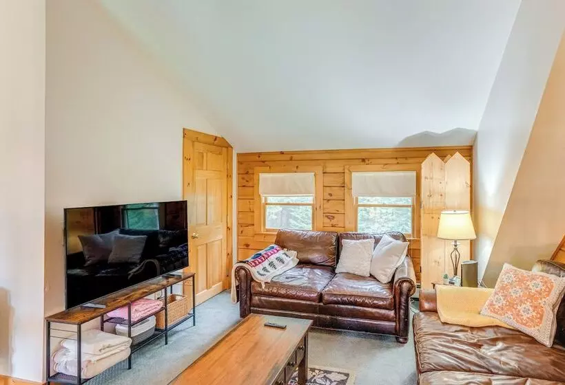 Spacious Wilmington Cabin: Walk To Lake