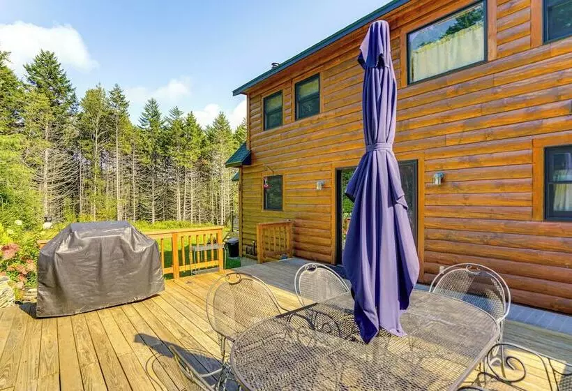 Spacious Wilmington Cabin: Walk To Lake