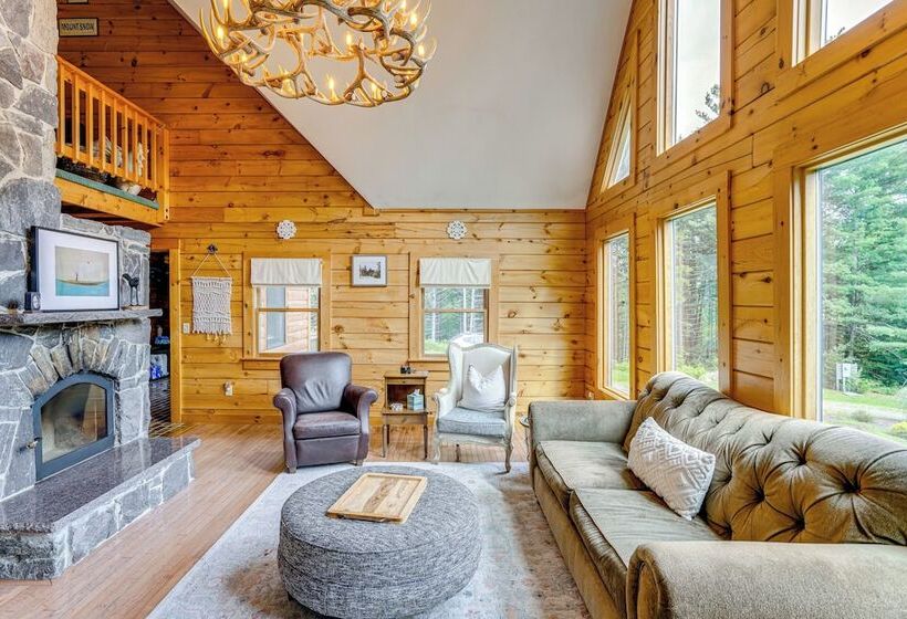 Spacious Wilmington Cabin: Walk To Lake