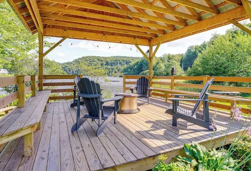 Spacious Wilmington Cabin: Walk To Lake