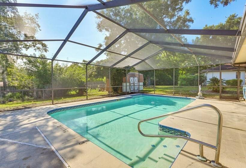 5 Mi To Weeki Wachee: Spring Hill Home W/ Lanai