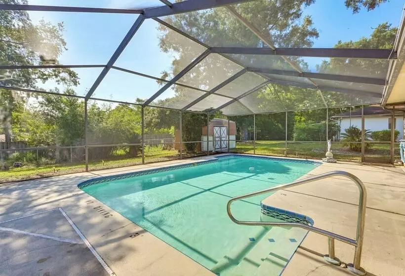 5 Mi To Weeki Wachee: Spring Hill Home W/ Lanai