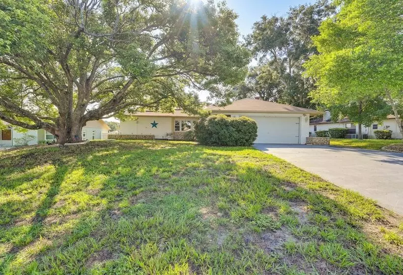 5 Mi To Weeki Wachee: Spring Hill Home W/ Lanai
