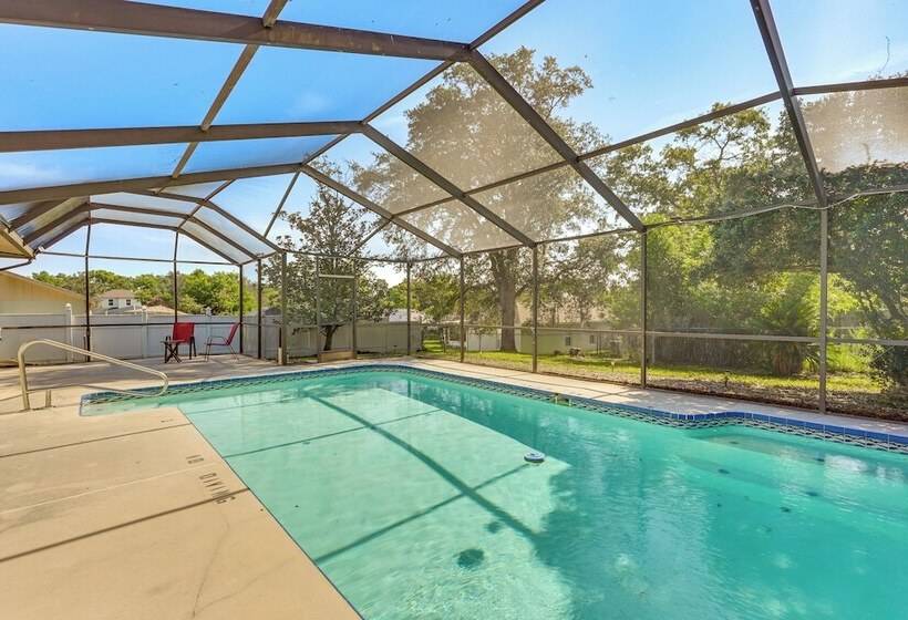 5 Mi To Weeki Wachee: Spring Hill Home W/ Lanai