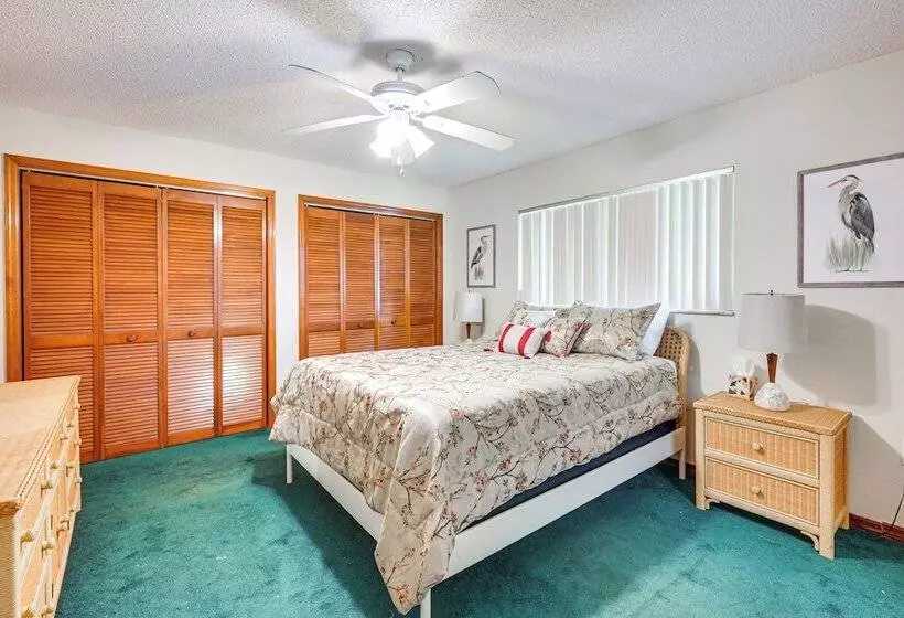 5 Mi To Weeki Wachee: Spring Hill Home W/ Lanai