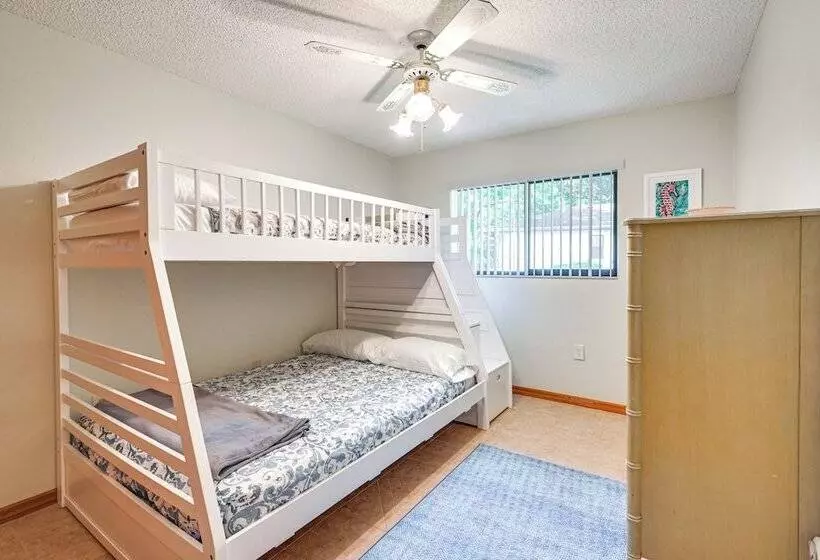 5 Mi To Weeki Wachee: Spring Hill Home W/ Lanai