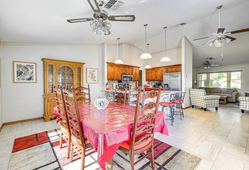 5 Mi To Weeki Wachee: Spring Hill Home W/ Lanai