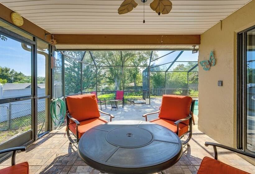 5 Mi To Weeki Wachee: Spring Hill Home W/ Lanai