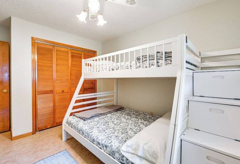 5 Mi To Weeki Wachee: Spring Hill Home W/ Lanai