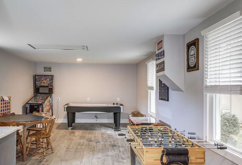 3 Mi To Cedar Point: Sunny Sandusky Home W/ Yard