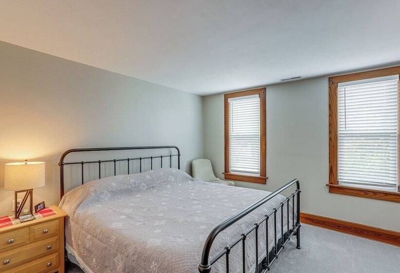 3 Mi To Cedar Point: Sunny Sandusky Home W/ Yard