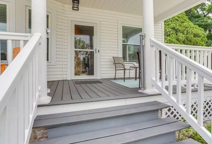 3 Mi To Cedar Point: Sunny Sandusky Home W/ Yard