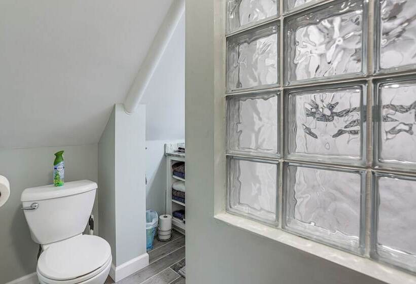 3 Mi To Cedar Point: Sunny Sandusky Home W/ Yard