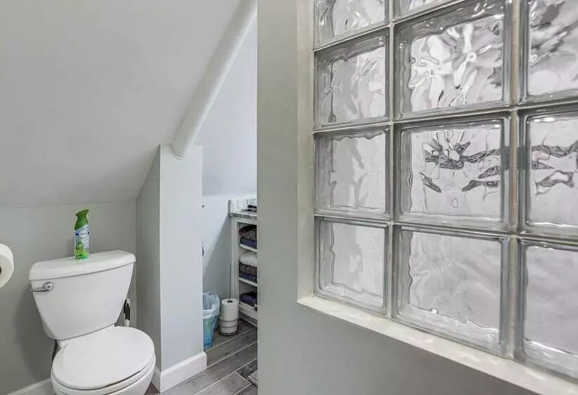 3 Mi To Cedar Point: Sunny Sandusky Home W/ Yard