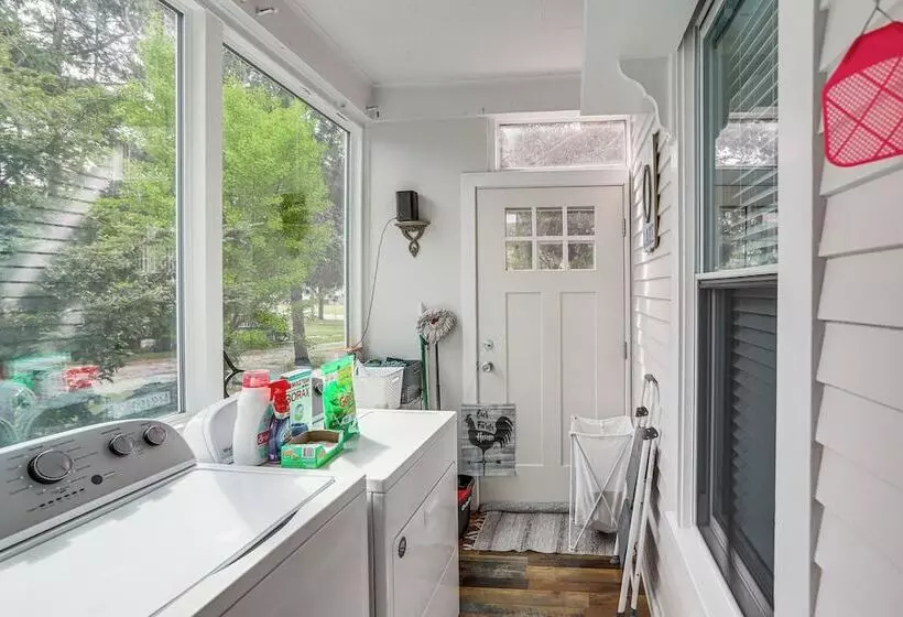 3 Mi To Cedar Point: Sunny Sandusky Home W/ Yard