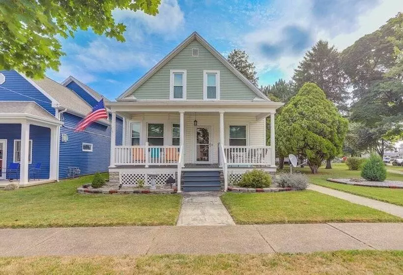 3 Mi To Cedar Point: Sunny Sandusky Home W/ Yard