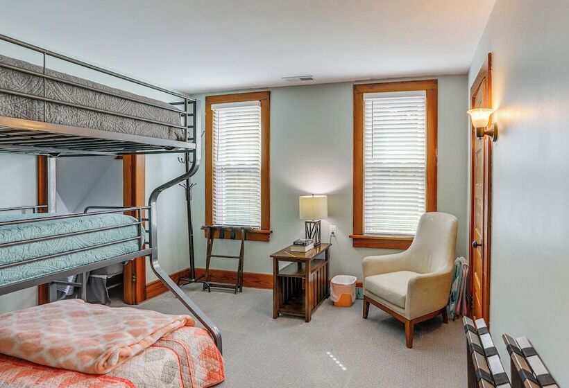 3 Mi To Cedar Point: Sunny Sandusky Home W/ Yard