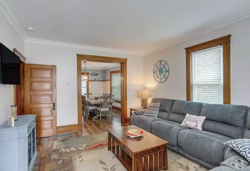 3 Mi To Cedar Point: Sunny Sandusky Home W/ Yard