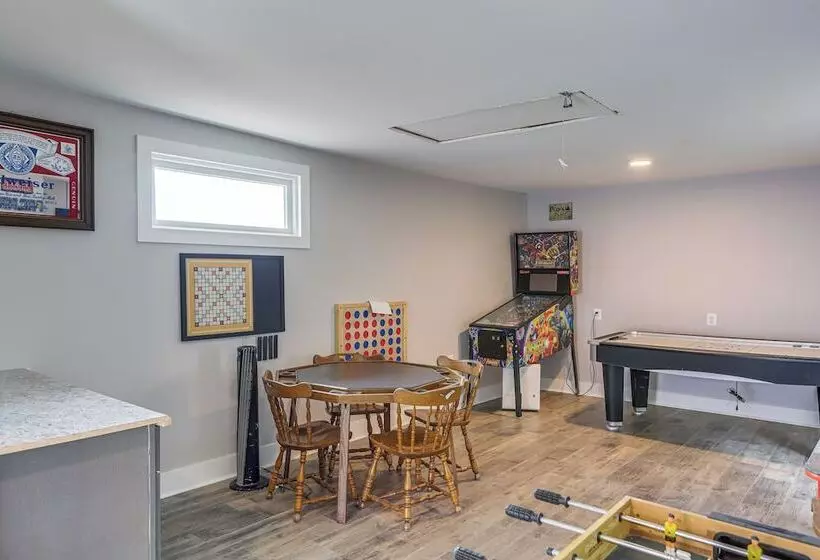 3 Mi To Cedar Point: Sunny Sandusky Home W/ Yard