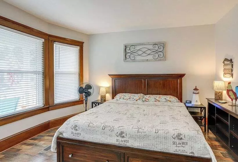 3 Mi To Cedar Point: Sunny Sandusky Home W/ Yard