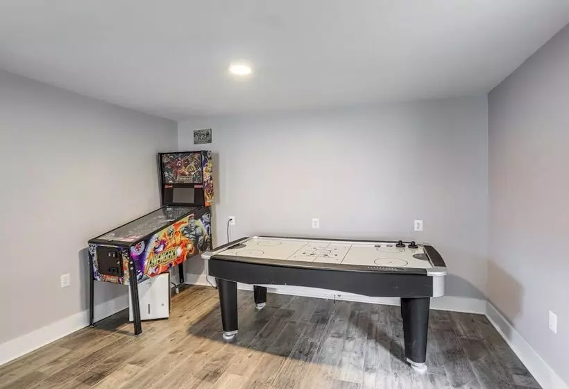 3 Mi To Cedar Point: Sunny Sandusky Home W/ Yard