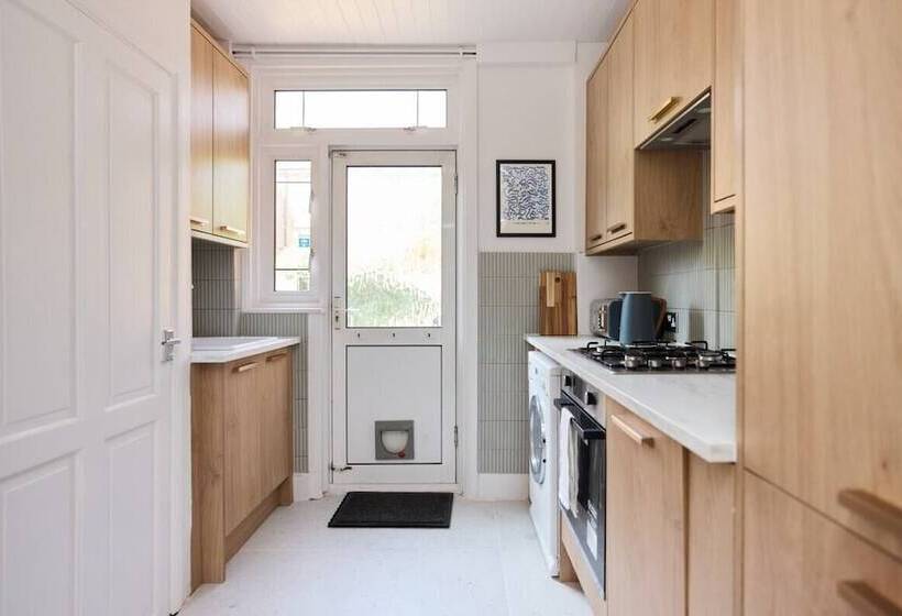 The Furness Hideout Charming 2bdr House With Garden