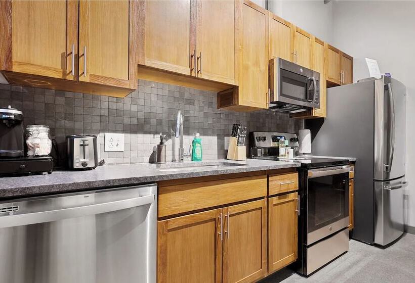 2125 Superior Living