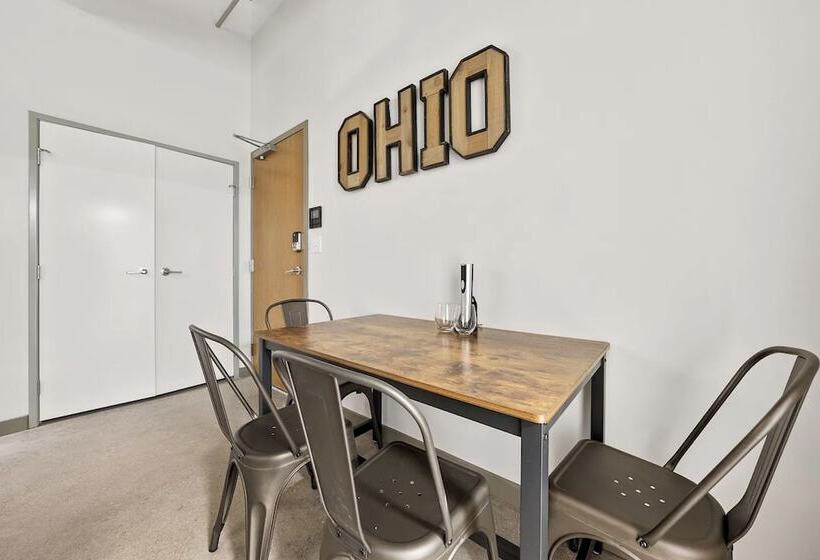 2125 Superior Living