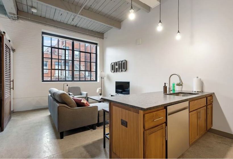 2125 Superior Living