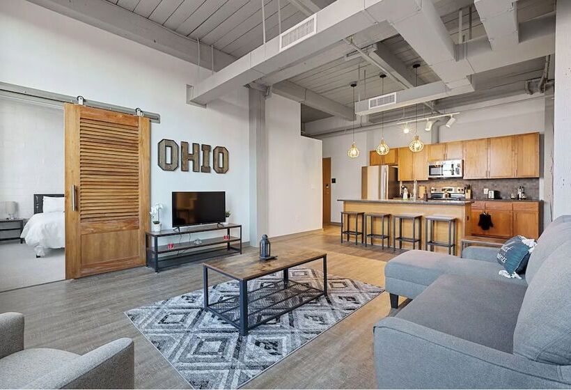 2125 Superior Living