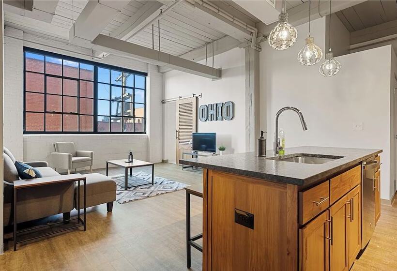 2125 Superior Living