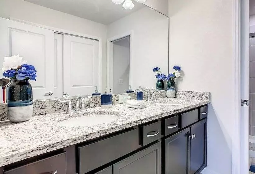 A Touch Of Blue At Windsor Island Resort