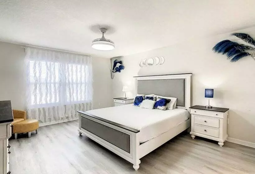 A Touch Of Blue At Windsor Island Resort