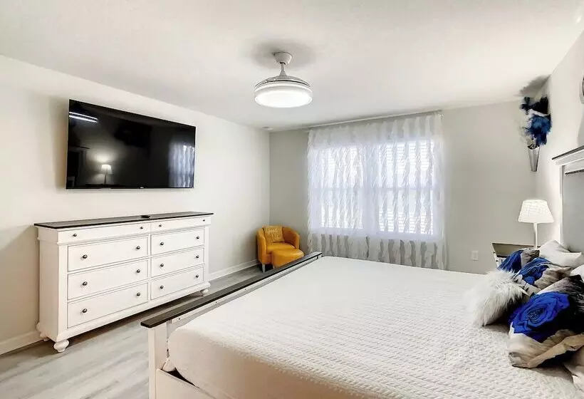 A Touch Of Blue At Windsor Island Resort