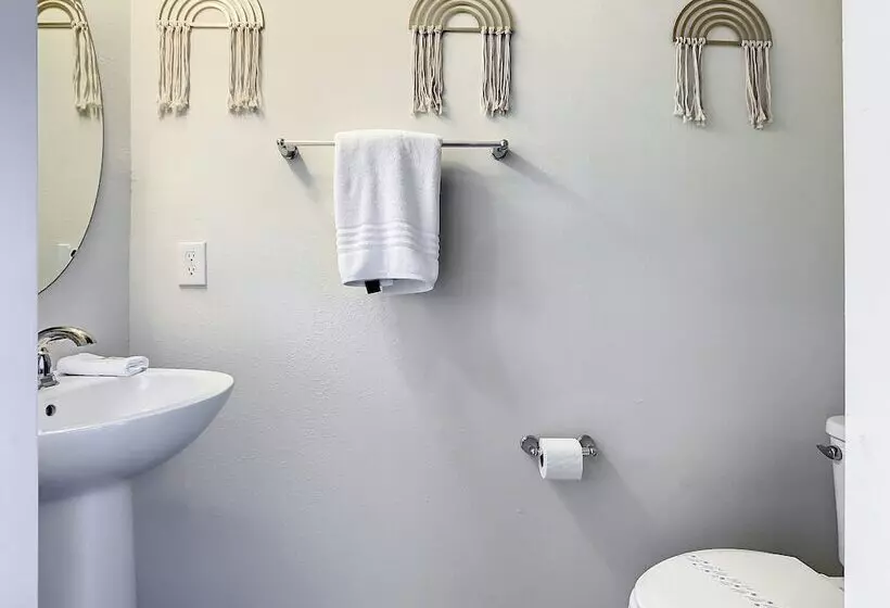 A Touch Of Blue At Windsor Island Resort