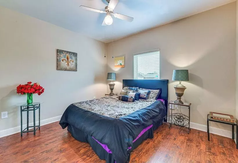 Baton Rouge Retreat W/ Patio, Grill & Fire Pit!