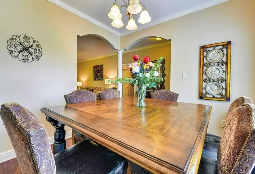 Baton Rouge Retreat W/ Patio, Grill & Fire Pit!