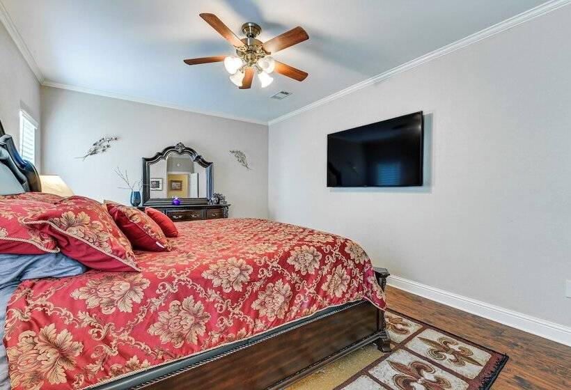 Baton Rouge Retreat W/ Patio, Grill & Fire Pit!