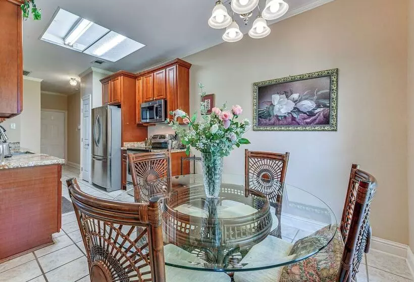 Baton Rouge Retreat W/ Patio, Grill & Fire Pit!