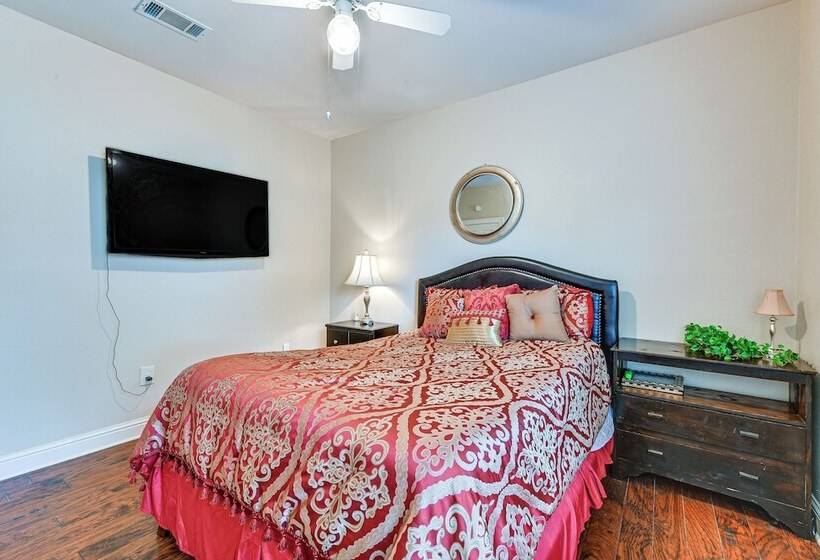 Baton Rouge Retreat W/ Patio, Grill & Fire Pit!