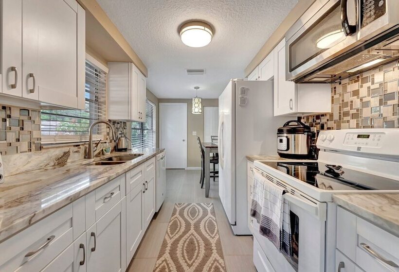 ベッドアンドブレックファースト Family Retreats 5 Minutes To The Beach